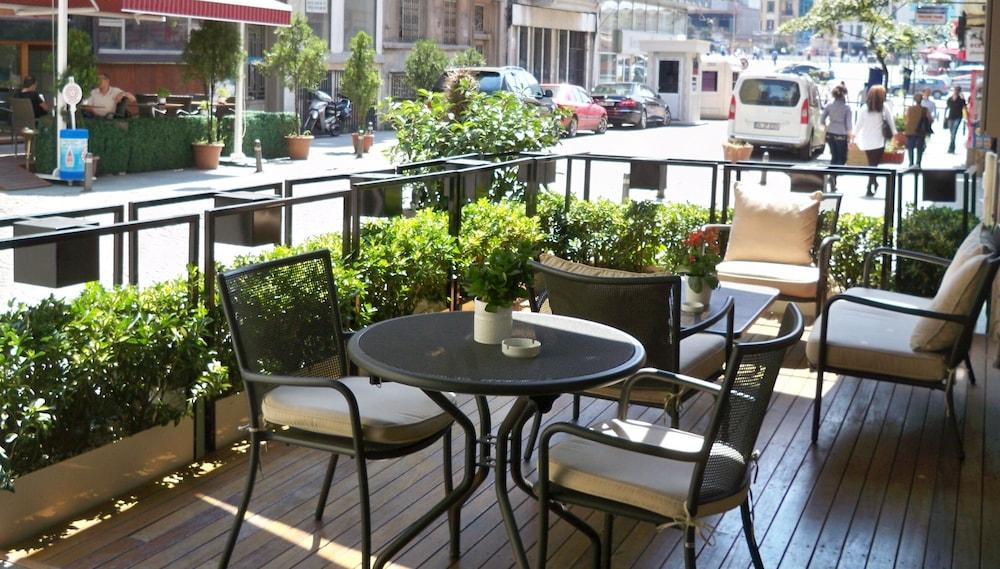 Four Points Flex By Sheraton Istanbul Taksim Square Exteriör bild