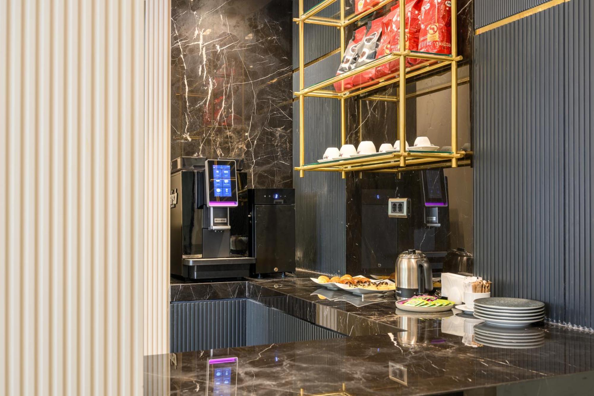 Four Points Flex By Sheraton Istanbul Taksim Square Exteriör bild