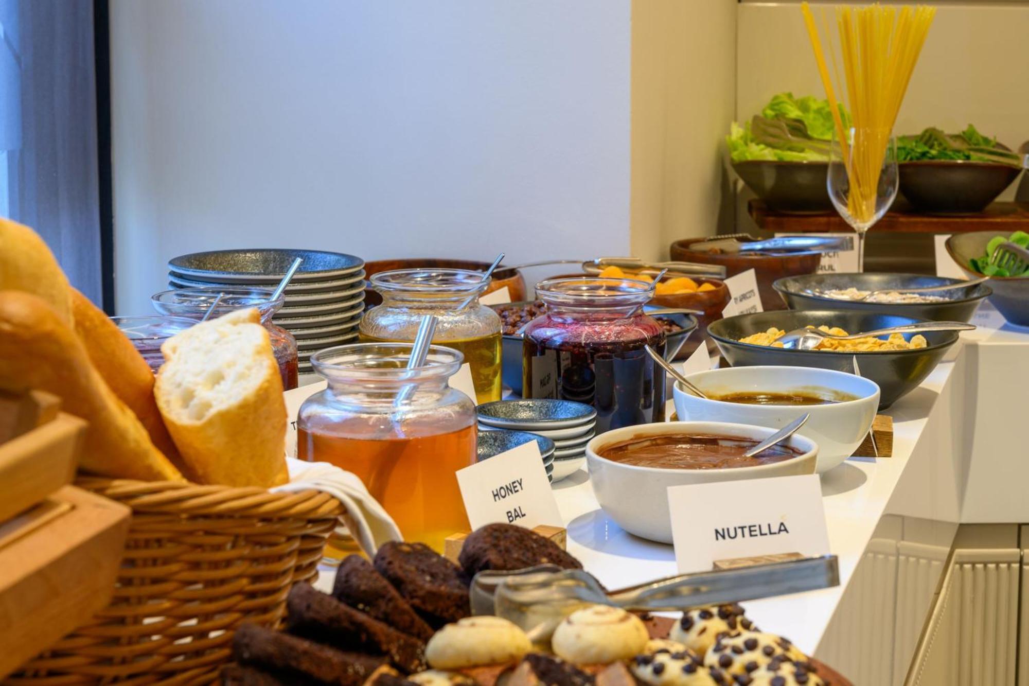 Four Points Flex By Sheraton Istanbul Taksim Square Exteriör bild