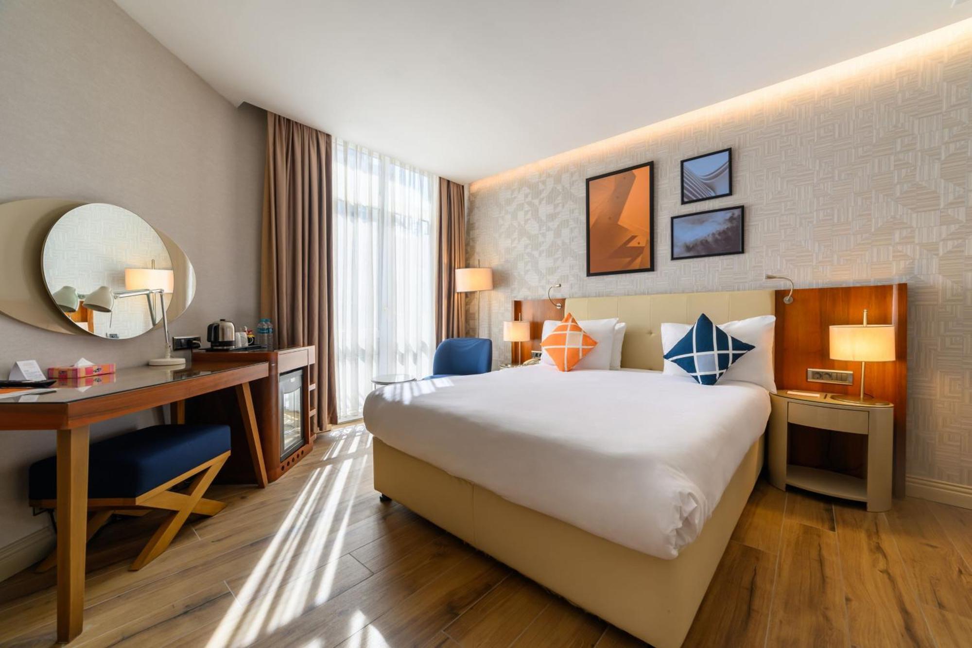 Four Points Flex By Sheraton Istanbul Taksim Square Exteriör bild