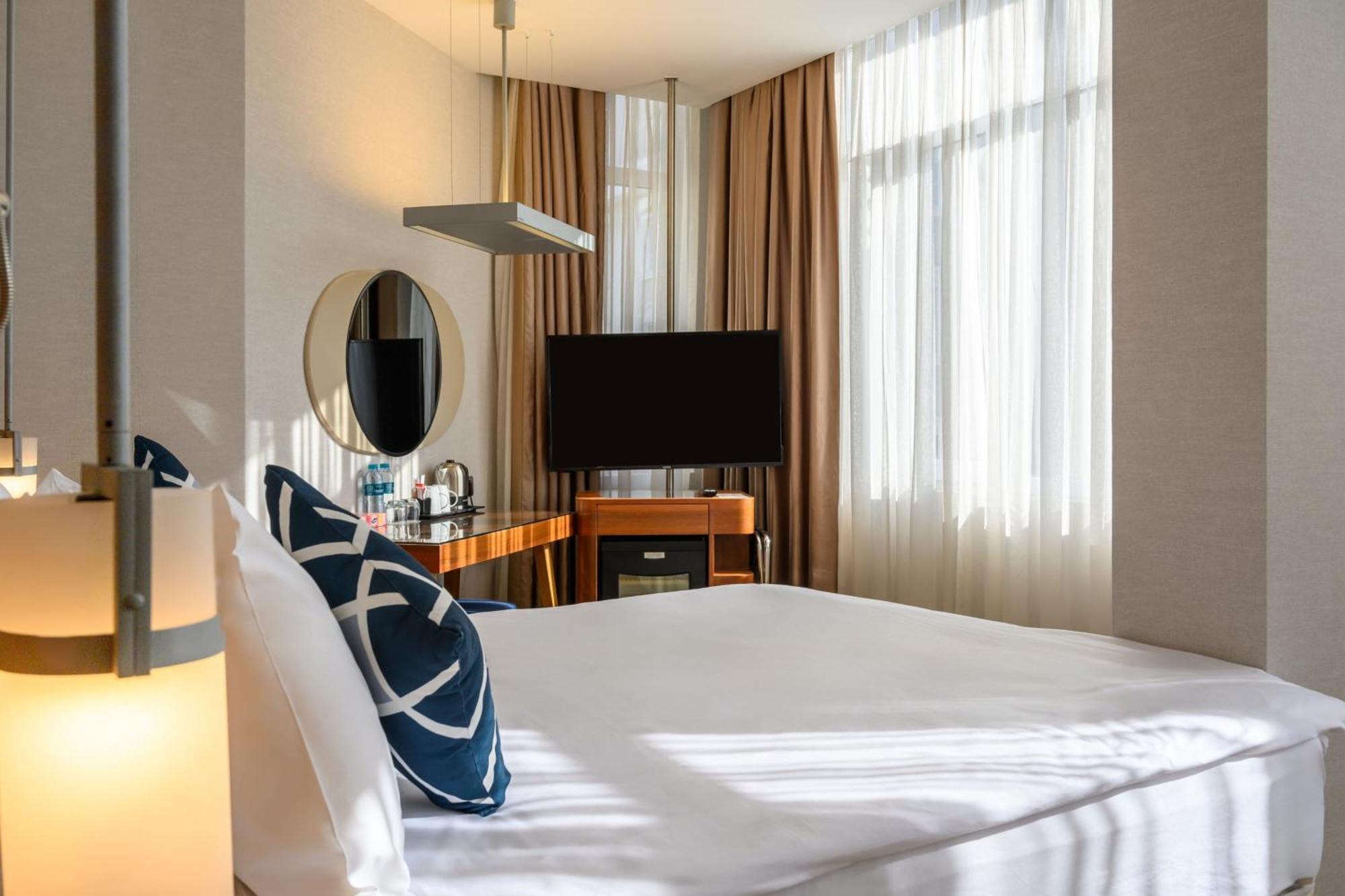 Four Points Flex By Sheraton Istanbul Taksim Square Exteriör bild