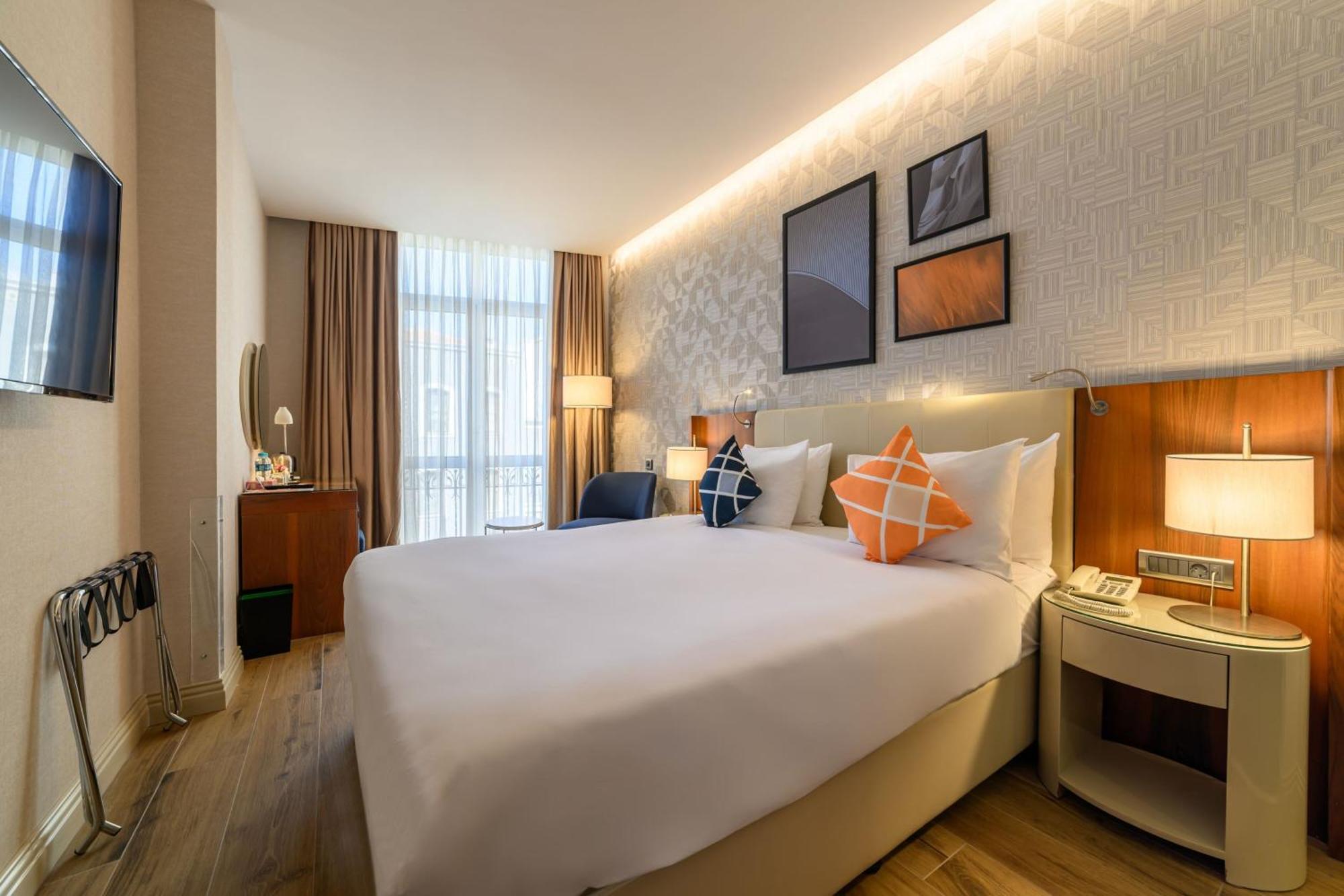 Four Points Flex By Sheraton Istanbul Taksim Square Exteriör bild
